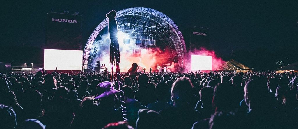 Лучшие летние музыкальные фестивали 2024 года: гид по главным событиям сезона