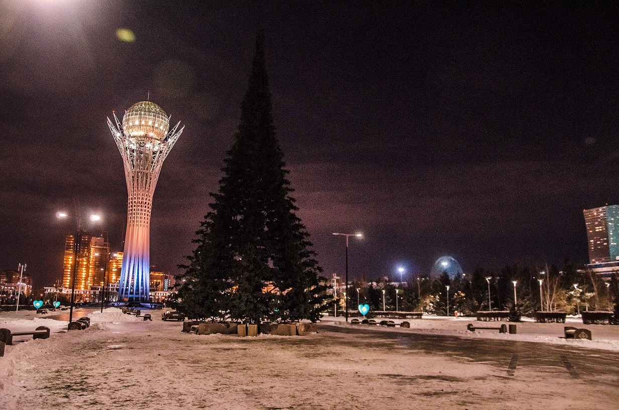 Погода астана на год 2024. Астана новый год. Елка в Астане. Астана Новогодняя елка. Астана в Рождество.