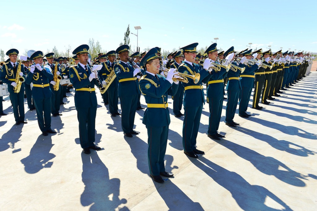 Вб казахстан. Казахский военный оркестр. Военный оркестр вооруженные силы Республики Узбекистан. Форма одежда оркестр. Форма одежда военный оркестр Россия.