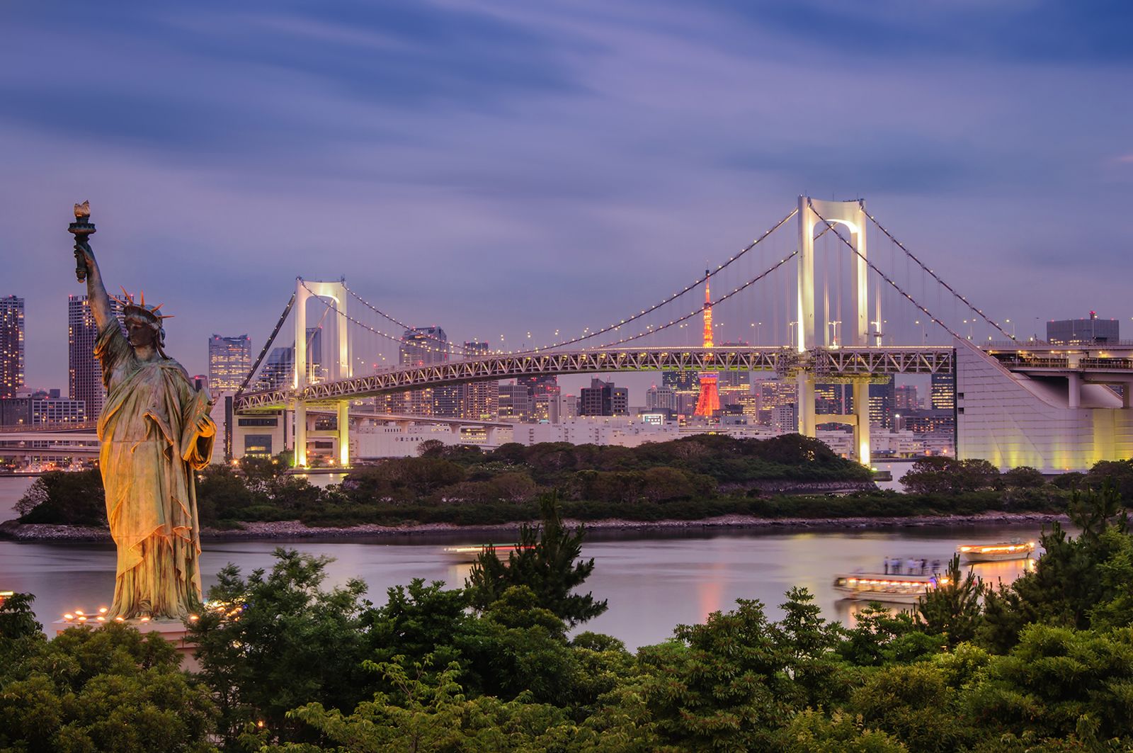 Радужный мост в Японии остров Одайба
