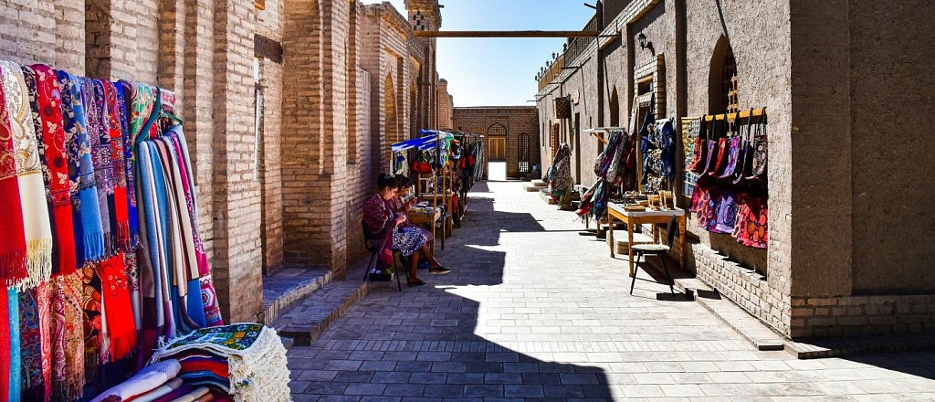 Traveling to Uzbekistan by car: where to go and what to be prepared for
