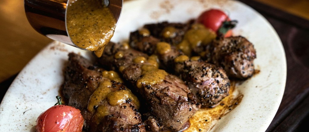 9-places-in-baku-where-they-serve-the-most-delicious-kebab