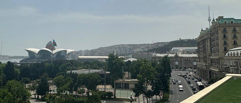 10-rooftop-spots-in-baku-for-gatherings-with-unforgettable-views