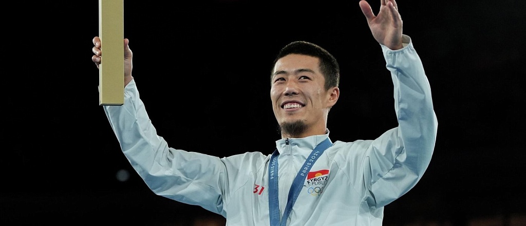 prizer-olimpiady-munarbek-seyitbek-uulu-debyutiruet-na-professional-nom-ringe