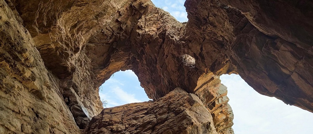 where-to-go-if-you-re-visiting-osh-for-the-first-time-from-vibrant-bazaars-to-natural-landmarks