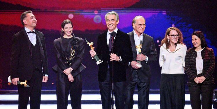 kyrgyzstanskiy-rezhisser-nurbek-egen-poluchil-kinopremiyu-zolotoy-orel-v-moskve