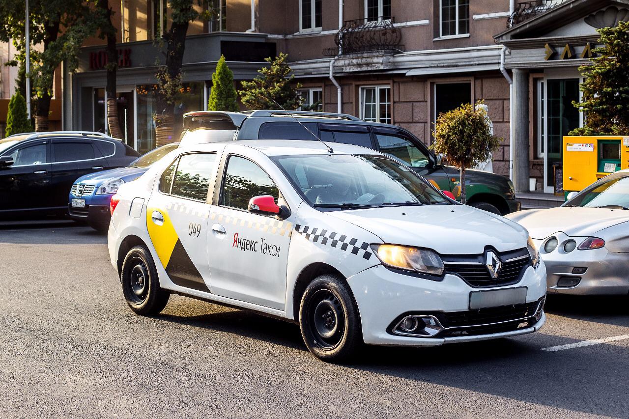 Такси в казахстане. Renault Logan 2020 Taxi. Яндекс такси Казахстан. Яндекс такси Астана. Nexia Яндекс такси.