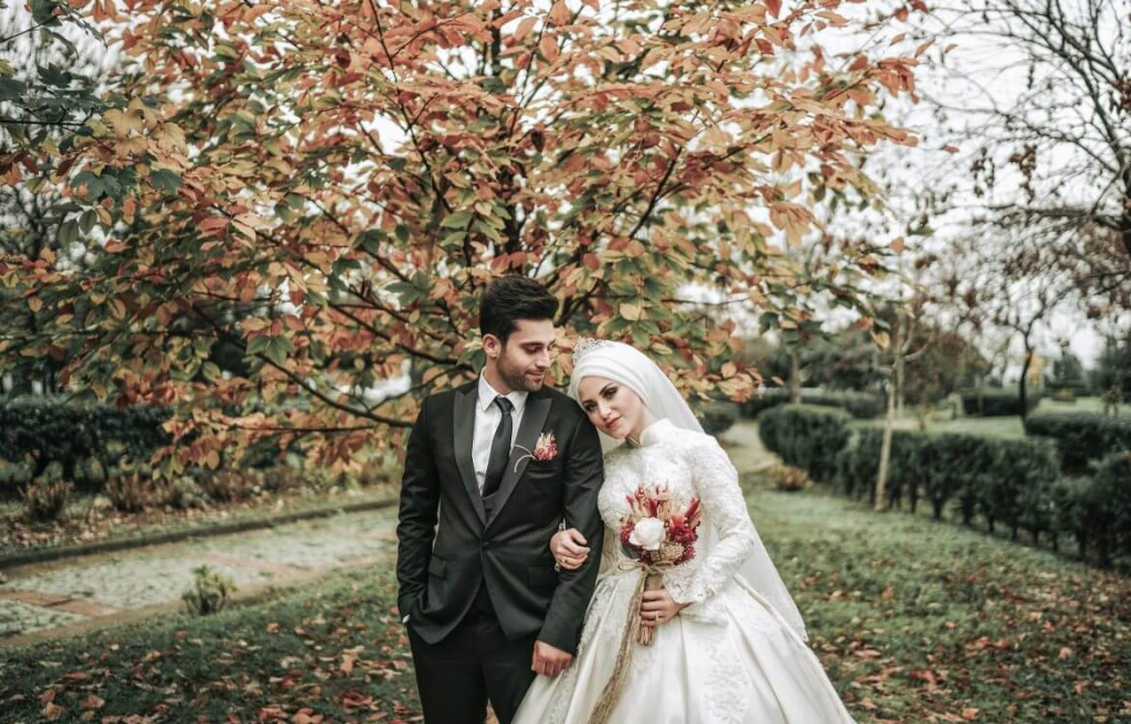 Traditional turkish shop wedding dress