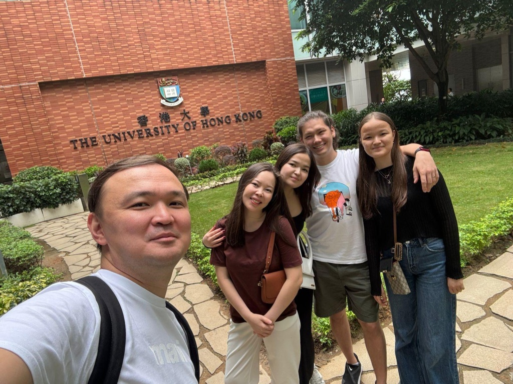 поступлении и учебе в University of Hong Kong 