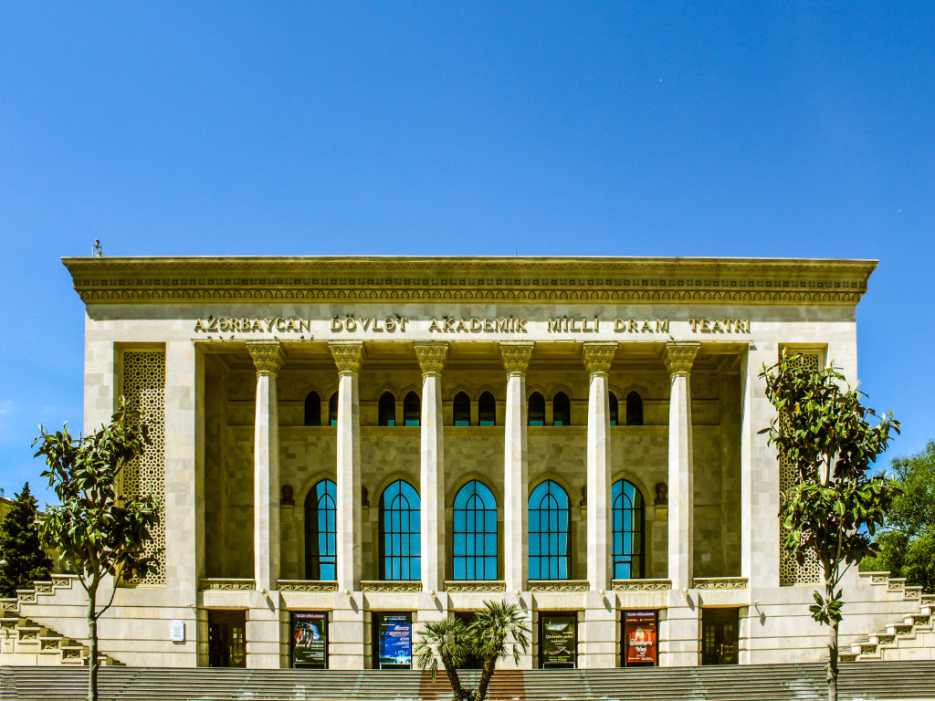Azerbaijan_State_Academic_Opera_and_Ballet_Theater.jpg