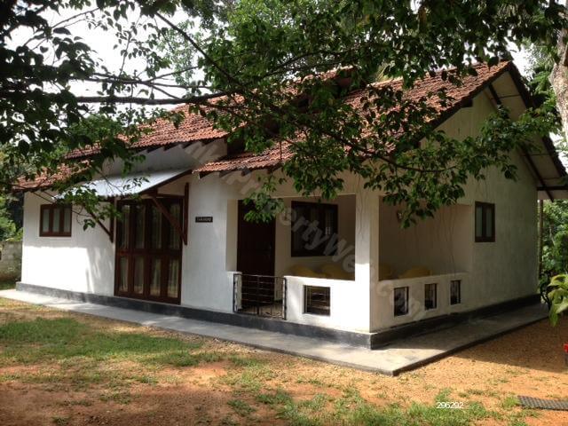 House in Pinkanda Junction.jpg
