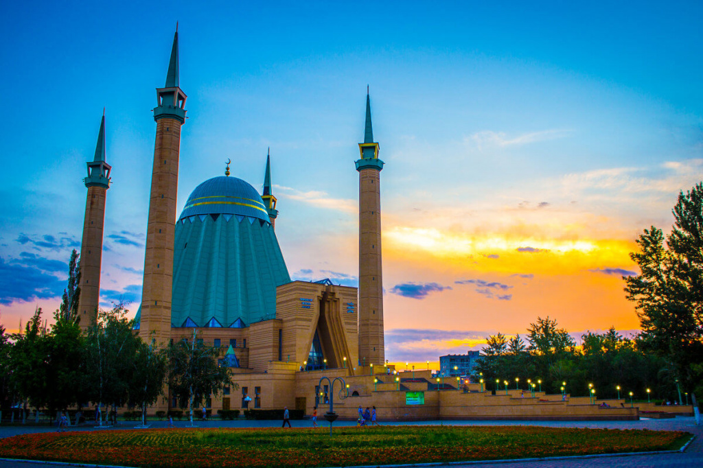 MashkhurJusupMosque.jpg