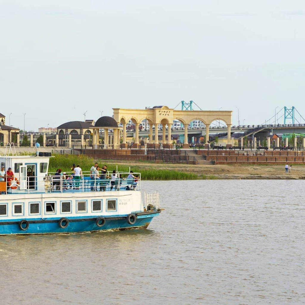 Что посетить в Атырау: мост из Книги рекордов Гиннеса, прогулки по реке, парк в стиле 50-х