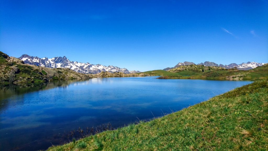 Ski resorts, lakes and Alpine cows — unique nature of France