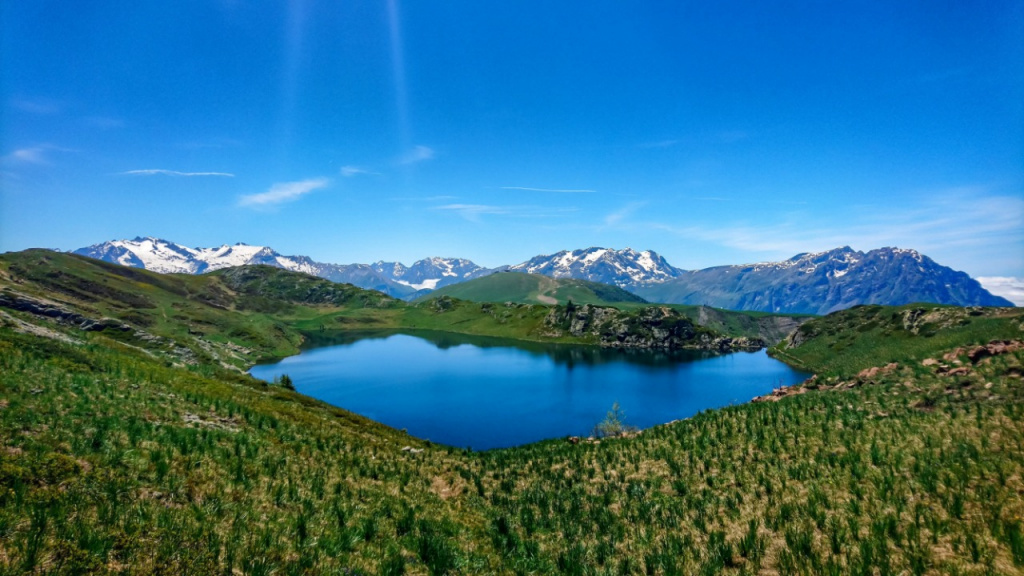 Горнолыжные курорты, озера и альпийские коровы — уникальная природа Франции