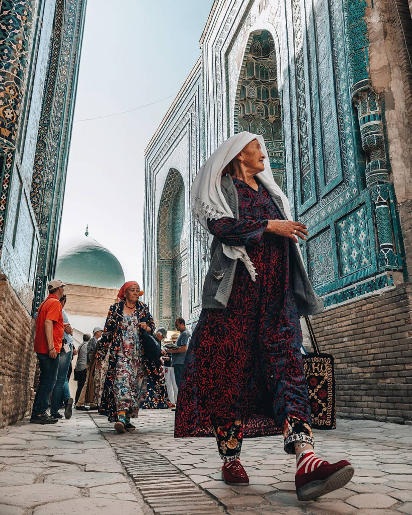 Colorful architecture of Samarkand, Old Tbilisi and Istanbul in photos