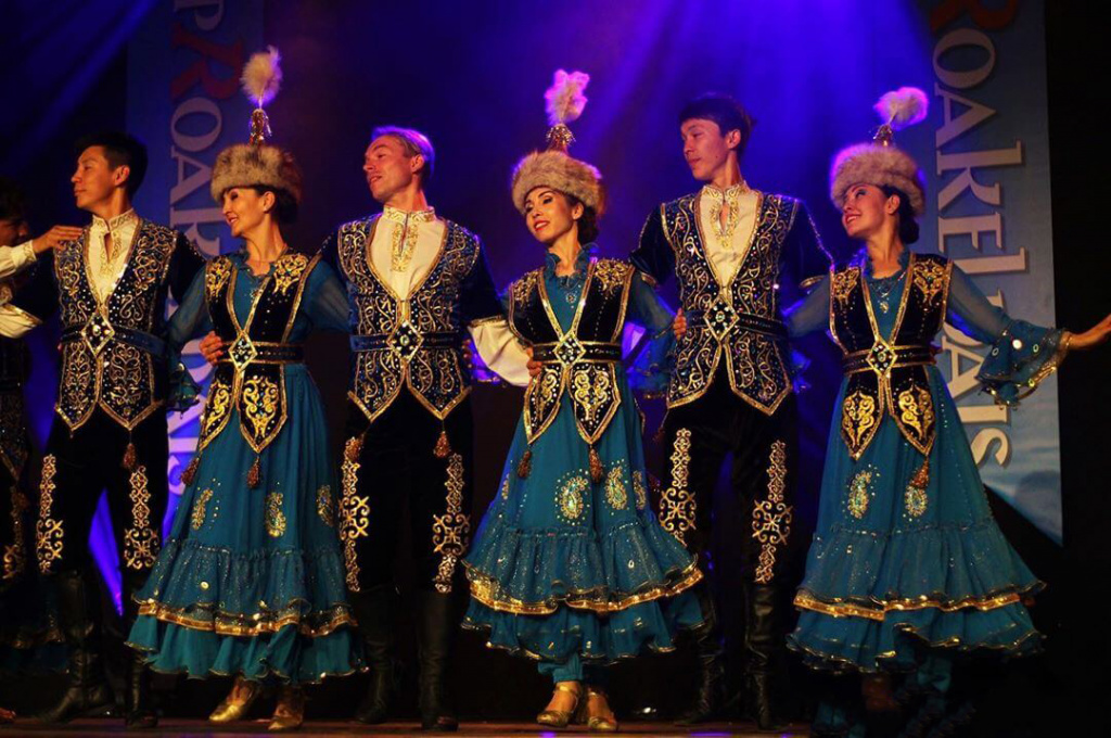 Казахский национальный танец. Салтанат ансамбль.