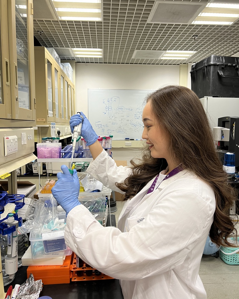 Молдир Шынгыс, PhD-студентка в CUHK, обладательница стипендии HKPFS