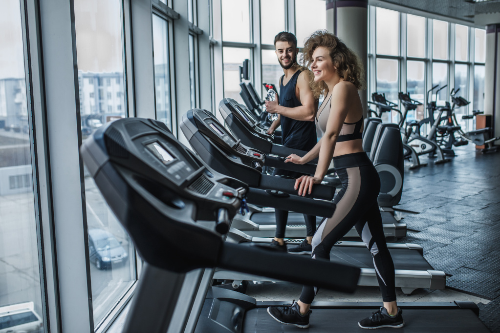 portrait-young-sports-couple-making-cardio-workout-modern-gym.jpg