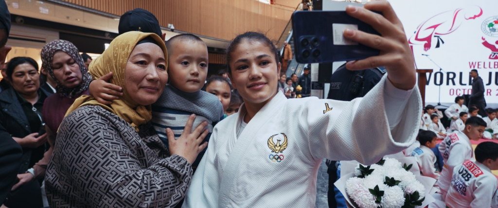 молодежь Узбекистана