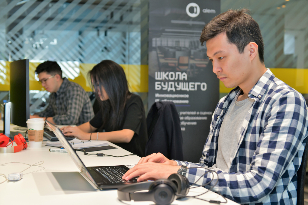 alem: бесплатная школа программирования в Казахстане, которая работает 24 часа в сутки
