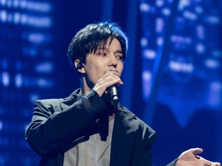 dimash-kudaybergen-i-lara-fabian-ispolnili-legendarnuyu-pesnyu-duetom-na-scene-v-londone