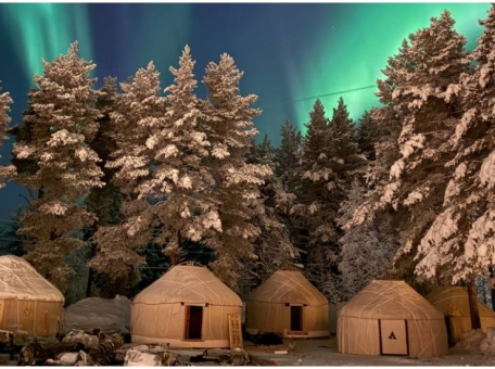 kyrgyzskiy-yurtochnyy-gorodok-otkrylsya-na-rodine-santa-klausa