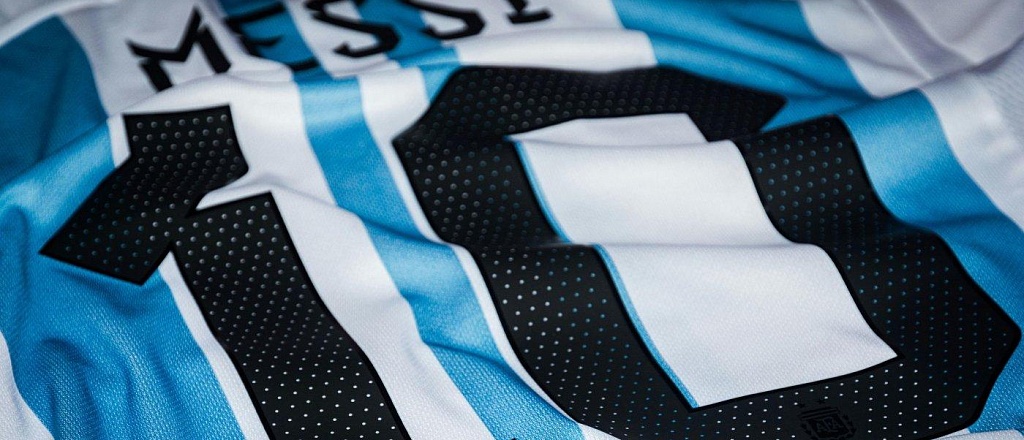 v-argentine-otkryli-samuyu-vysokuyu-statuyu-lionelya-messi