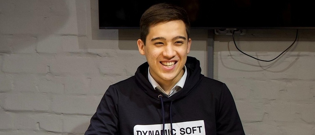 abdulla-hikmatov-o-tom-kak-v-20-let-postroit-it-kompaniyu-s-oborotom-50-000-v-mesyac