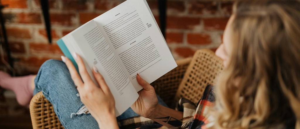 10-zahvatyvayuschih-knig-kotorye-mozhno-prochest-za-vyhodnye