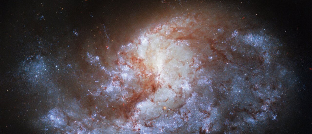 teleskop-hubble-sfotografiroval-spiral-nuyu-galaktiku