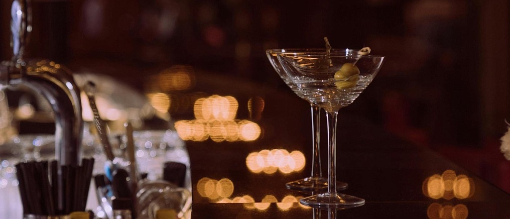 samye-stil-nye-bary-baku-dlya-vechernih-vstrech-etoy-vesnoy