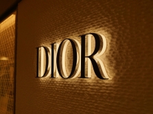 dior-predstavil-pervuyu-yuvelirnuyu-kampaniyu-s-uchastiem-sharliz-teron