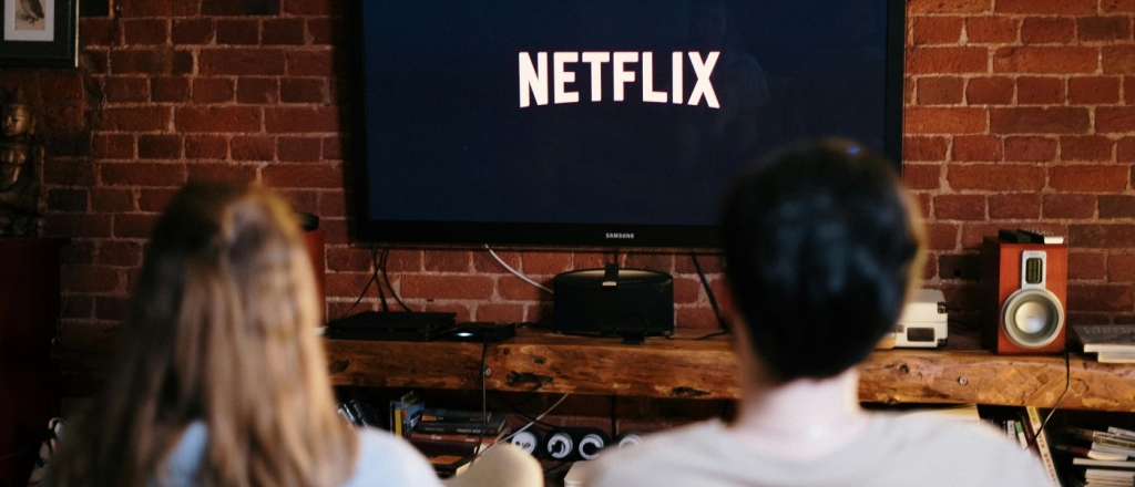 netflix-budet-pokazyvat-ii-reklamu-vo-vremya-serialov-i-na-pauze