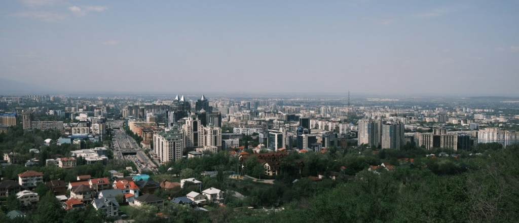 kok-tobe-i-drugie-smotrovye-almaty-kuda-idti-za-luchshim-vidom-na-gorod-vesnoy