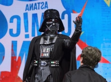 akter-iz-vlastelina-kolec-i-betmena-stanet-hedlaynerom-comic-con-astana