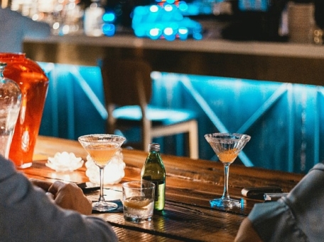 where-to-go-with-colleagues-after-work-in-tashkent-bars-restaurants-karaoke-and-activities