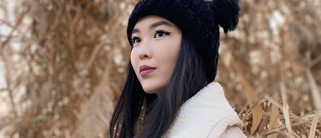 nashi-v-mire-aysha-habib-o-tom-kak-vyuchila-8-yazykov-i-poluchila-polnyy-grant-na-uchebu-v-vashingtone