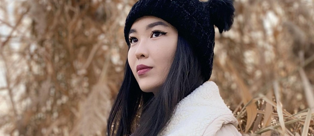 Наши в мире. Айша Хабиб о том, как выучила 8 языков и получила полный грант на учебу в Вашингтоне