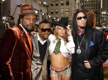 treki-nulevyh-kotorye-snova-v-mode-ot-umbrella-do-toxic