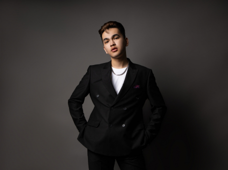 kak-zarabotat-milliony-na-kontente-v-instagram-kyrgyzstanec-ed-shakirov-pokoryaet-social-nuyu-set-svoey-ekspertnost-yu