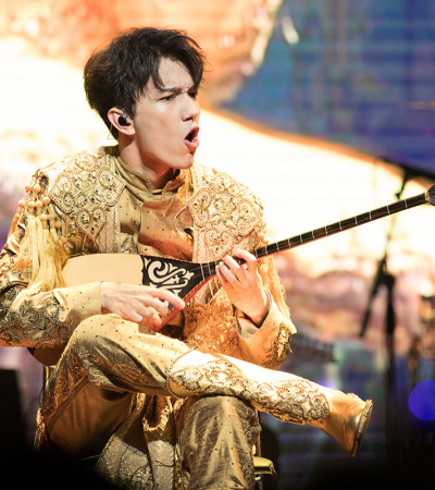 Жанна Микаэль минет жасайды Саунада орыс балапандарымен порно көру