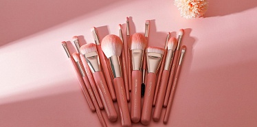 От Rare Beauty до Charlotte Tilbury: 10 трендовых брендов косметики