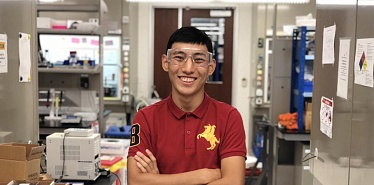 Аян Жумекенов о пути от КТЛ и международных школьных олимпиад до работы у Нобелевского лауреата