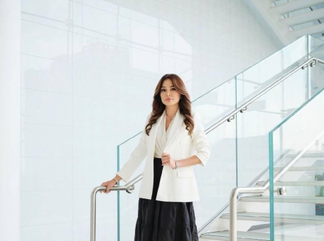 zhenschiny-lidery-dinara-arslan-o-kar-ernom-puti-v-veduschih-bankah-kazahstana-i-vyzovah-sovremennogo-upravleniya