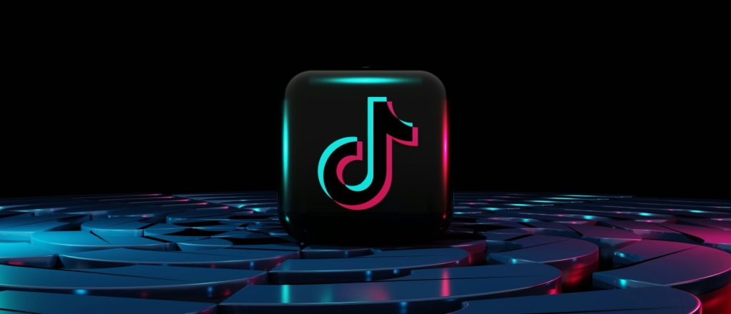 tiktok-rasshiryaet-nabor-reklamnyh-instrumentov-s-generativnym-ii-dlya-wpp-i-adobe