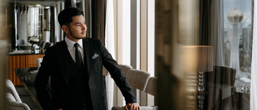 madiyar-duspulov-ob-uchebe-v-central-no-evropeyskom-universitete-stipendii-i-nochnyh-smenah-v-the-ritz-carlton