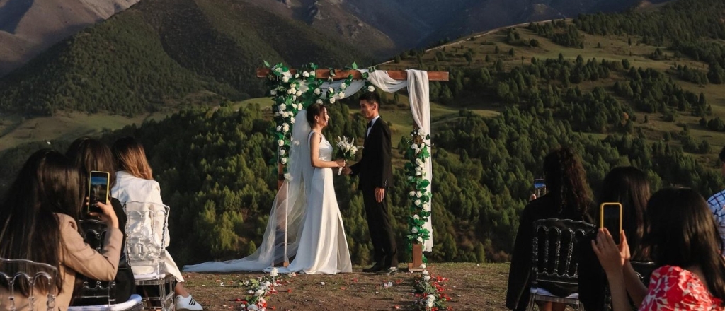 molodaya-para-iz-kyrgyzstana-o-tom-kak-provesti-svad-bu-za-40-000-somov