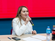 chto-pomogaet-zhenschinam-stroit-kar-eru-v-proizvodstve-ot-junior-do-middle