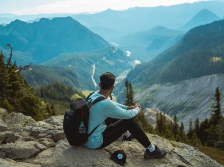 mezhdunarodnyy-travel-bloger-konnor-kampergini-pribyl-v-kyrgyzstan